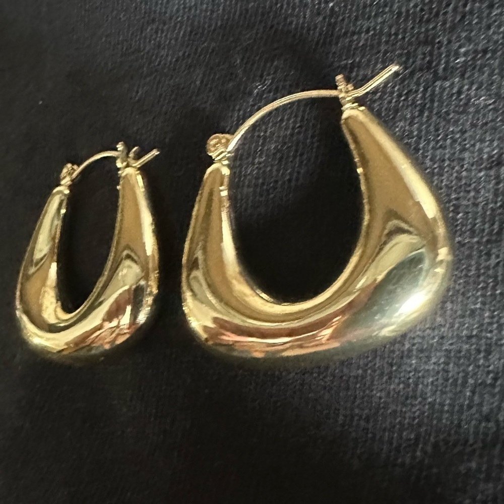 Anthropologie Chunky hoop Trendy Gold U-Shaped Geometric Earrings 14k plated nwt - Picture 2 of 3